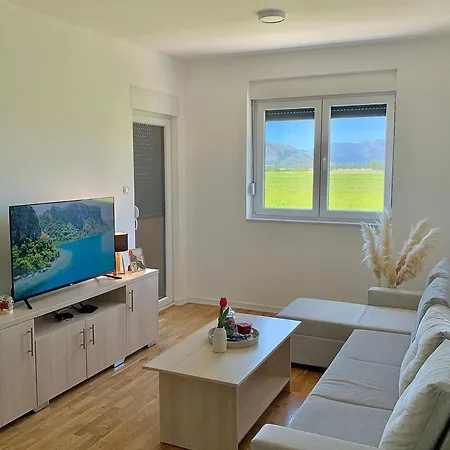 Apartment View7
